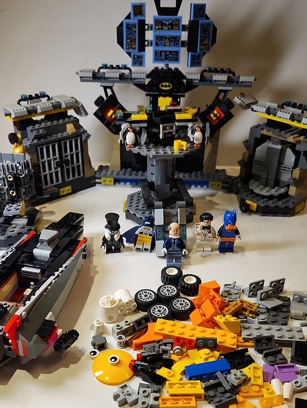 LEGO Batman Batcave Adventure Playset - Black & Yellow 70909